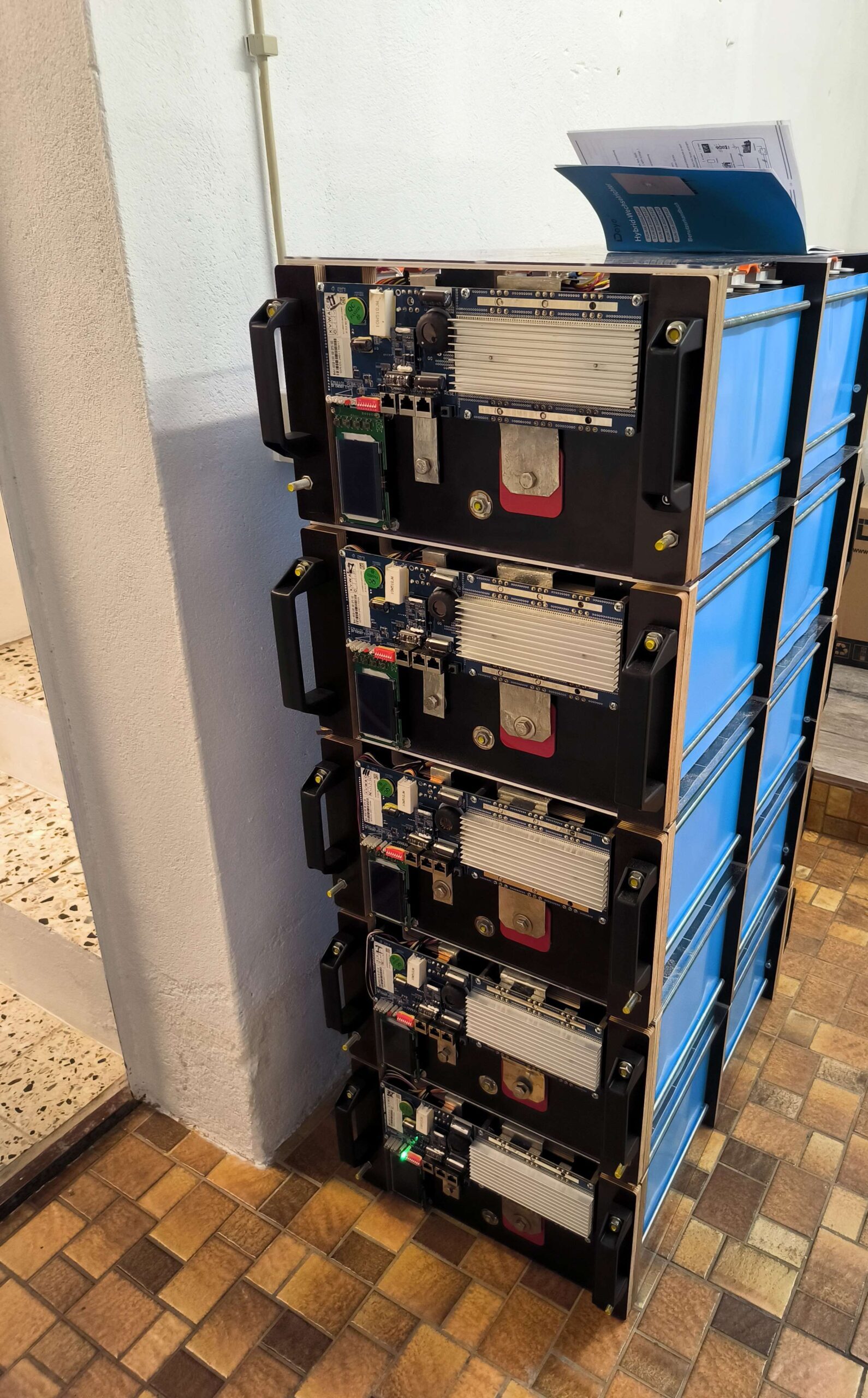 LiFePO4 DIY Batterieturm im Teststand